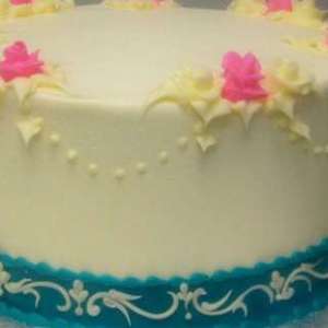 Beautifully_Decorated_Layer_Cake